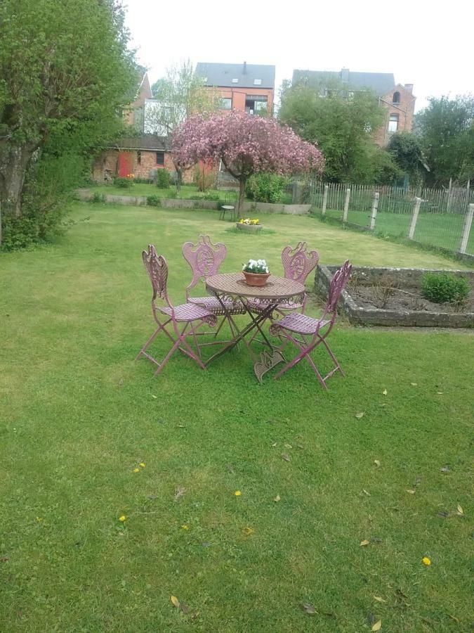 B&B Au Jardin Fleuri Marche-en-Famenne Bagian luar foto